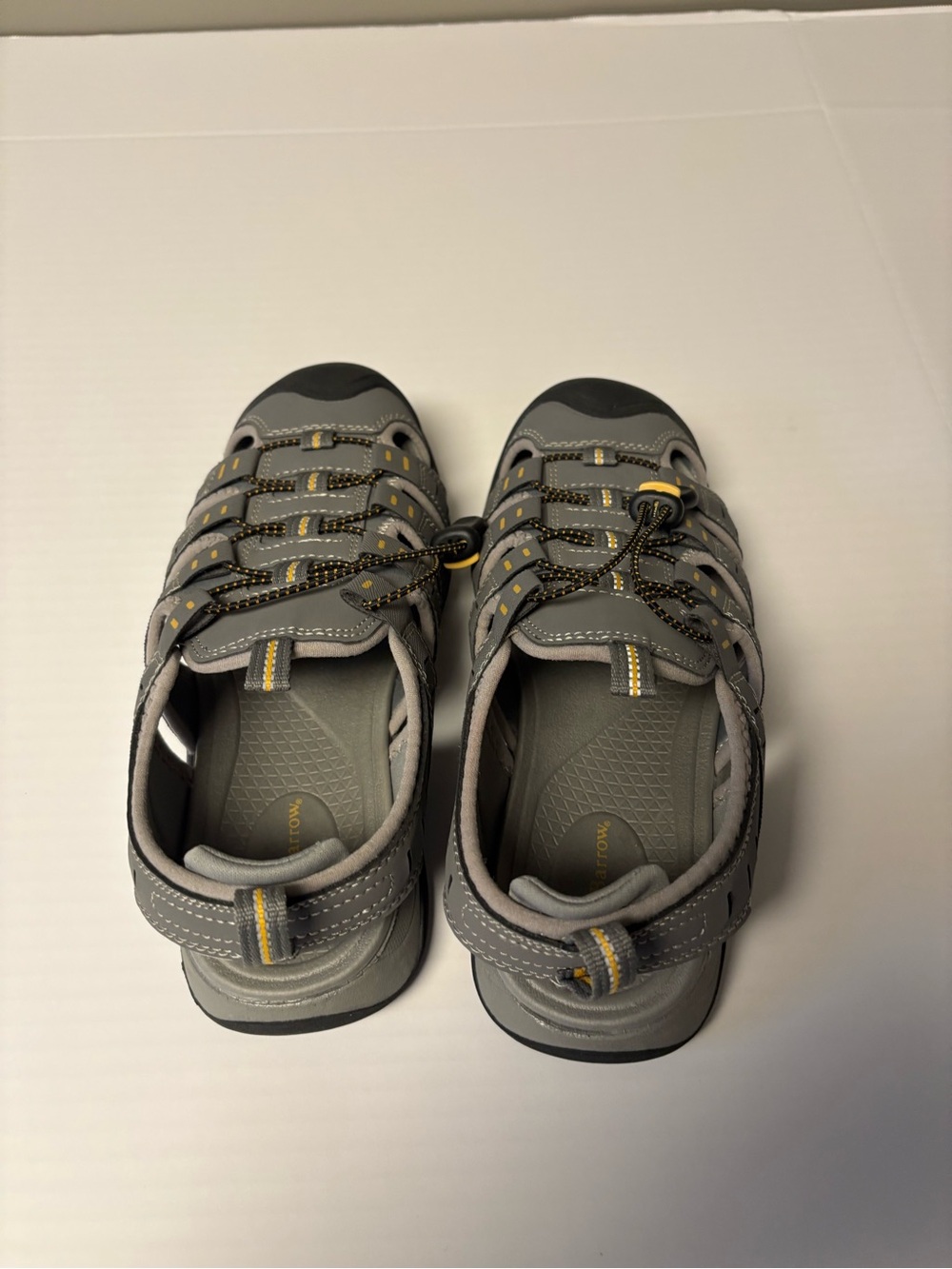 Croft & Barrow Men’s Gray Outdoor Sport Sandals with Yellow Accents.